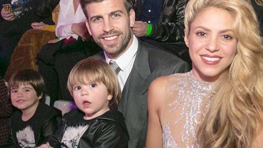 Shakira, con Piqué y sus dos hijos.
