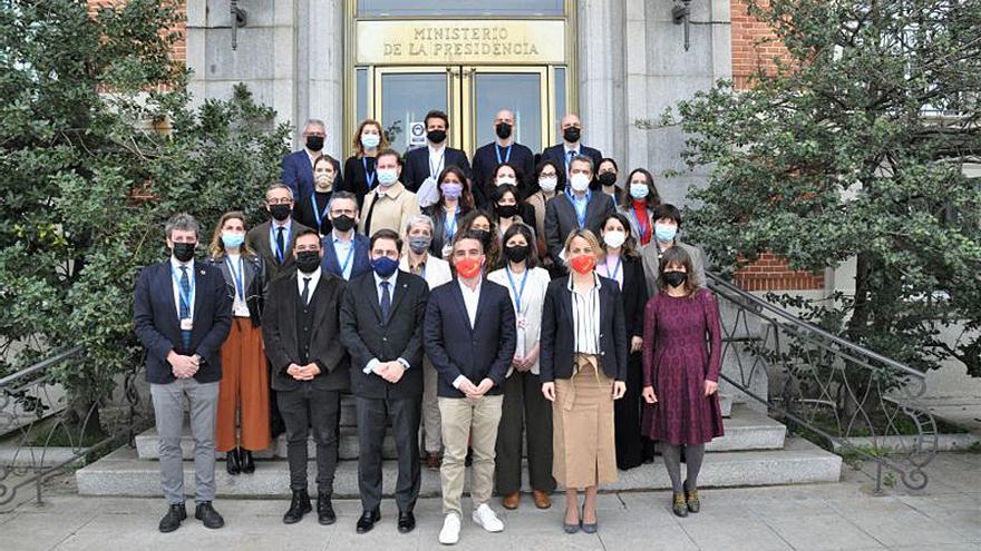 Foto de familia de los miembros del consejo asesor