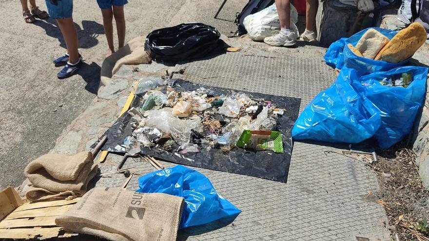 Platges Netes Llançà col·labora amb Vigilantes Marinos dins del projecte amb Libera per netejar la platja del Cau del Llop