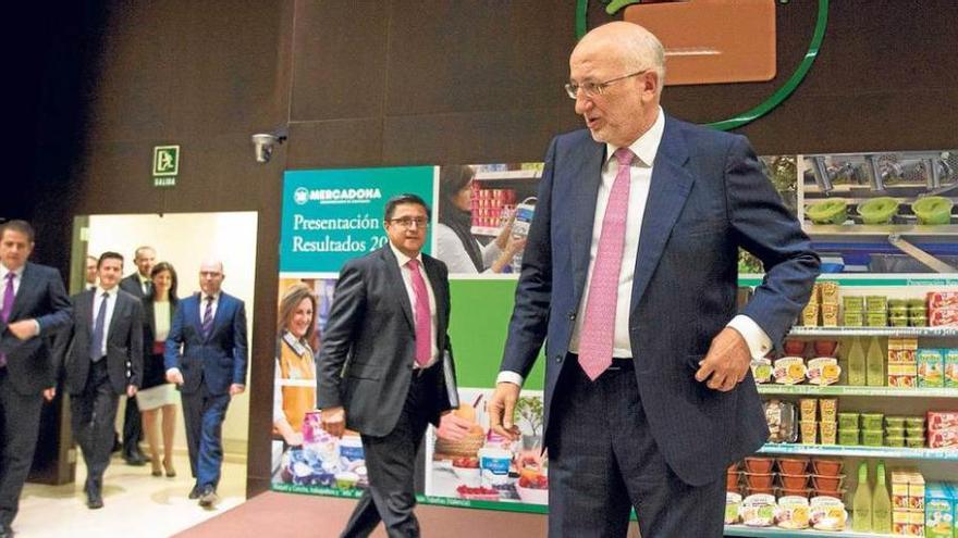 El presidente de Mercadona, Juan Roig, y su equipo momentos antes de la presentación de resultados.