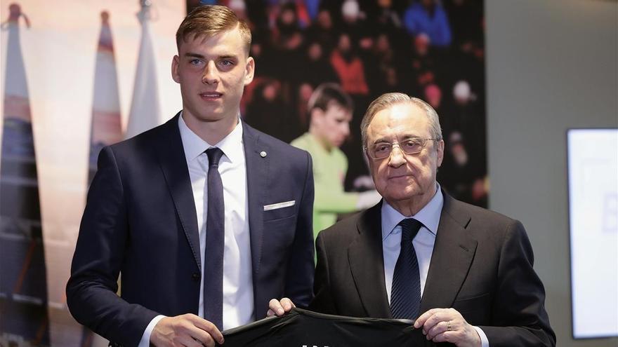 Florentino presenta al portero Lunin como apuesta de futuro