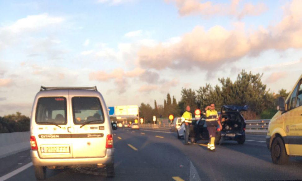 Atascos por cuatro accidentes en la autopista de Inca