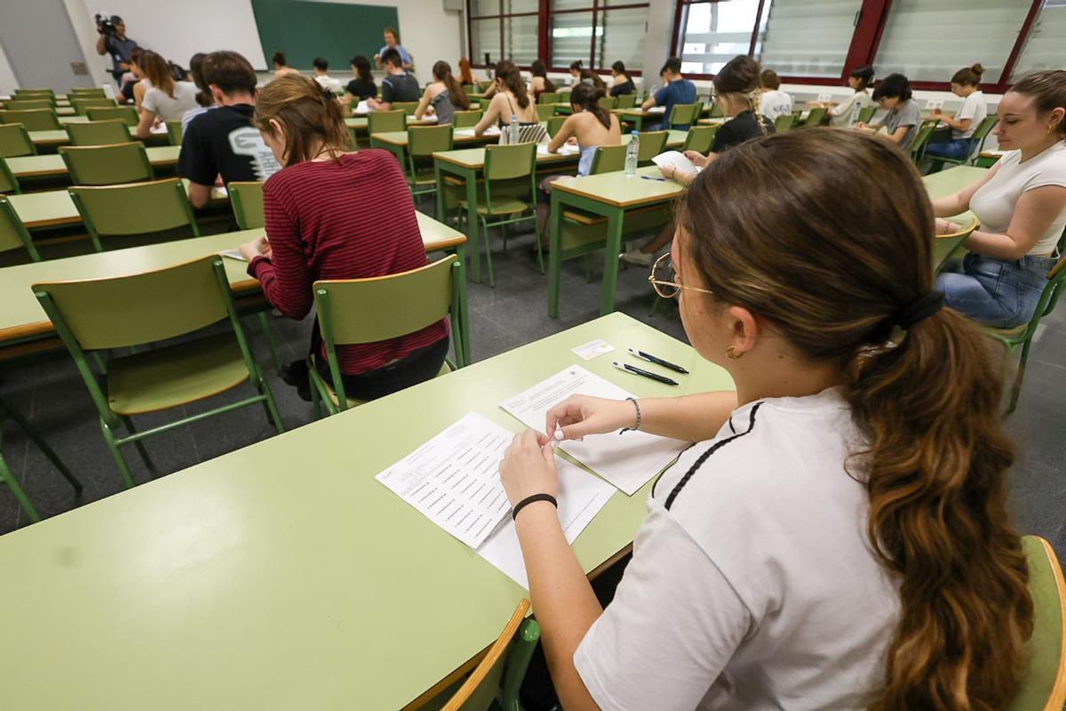 Estudiantes el primer día de la PAU 2025 en la UPV.
