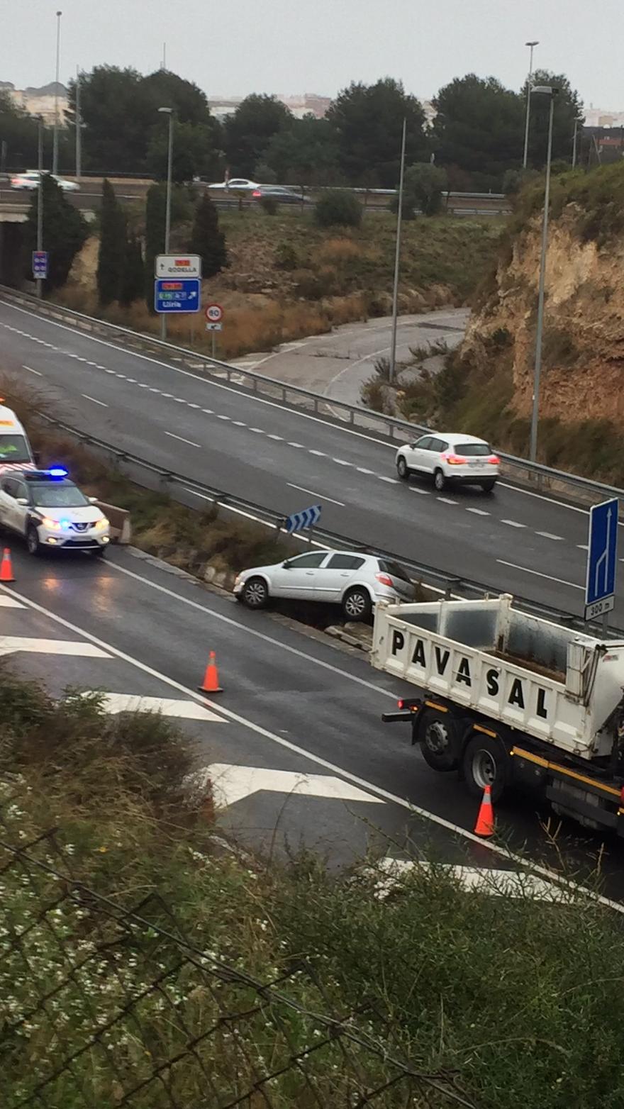 La lluvia provoca dos accidentes en el mismo punto de la CV-31 en menos de 24 horas