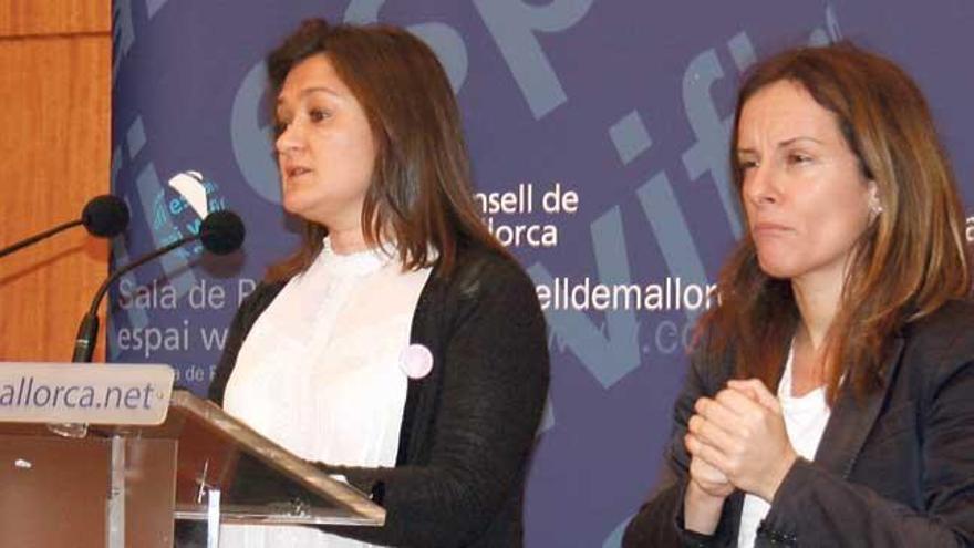 La consellera de Territorio, Mercedes Garrido, acusó al PP de no actuar contra el urbanismo ilegal.