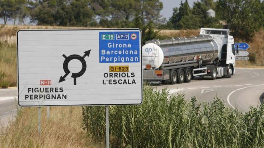 Camions al seu pas per la NII