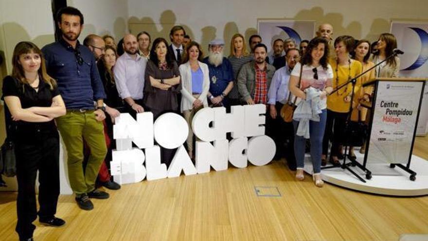 Foto de familia de la presentación del programa de la Noche en Blanco, en el Centro Pompidou.