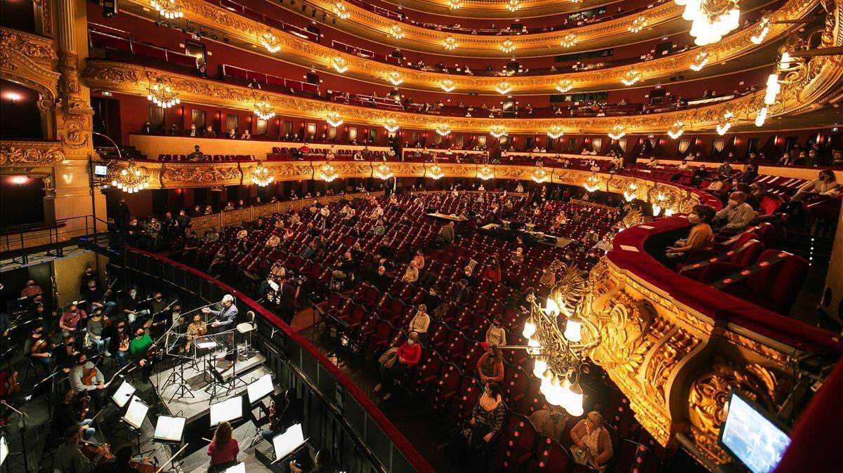 BARCELONA 24 11 2020  500 personas acuden al ensayo de La Traviata en el Liceu Fotografia de JOAN CORTADELLAS        BARCELONA 24 11 2020  500 personas acuden al ensayo de La Traviata en el Liceu Fotografia de JOAN CORTADELLAS