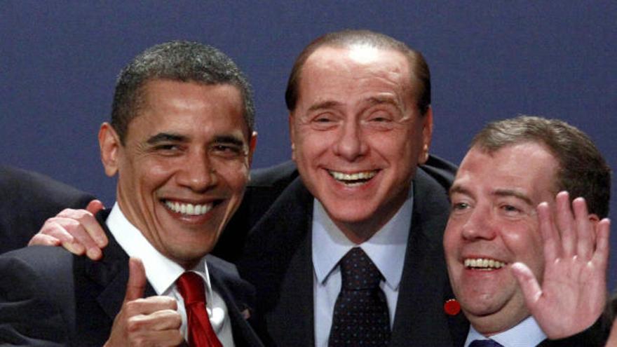 Berlusconi bromea junto a Obama y presidente ruso Medvédev