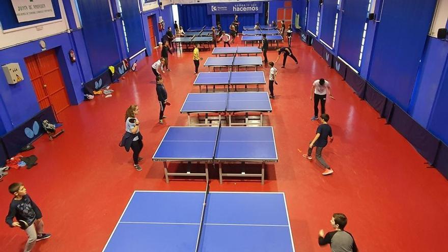 La escuela de tenis de mesa de Priego. en plena actividad en la pasada temporada.