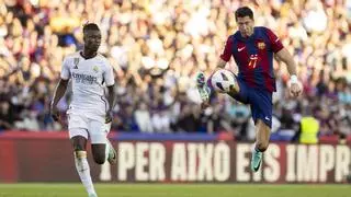 El clásico entre un Real Madrid pletórico y un Barça deprimido decide si todavía hay Liga