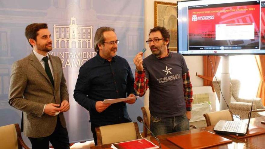 Antidio Fagúndez, Francisco Guarido y Miguel Ángel Viñas durante la presentación del presupuesto.