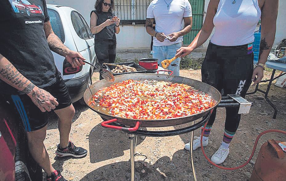 Paella elaborada por los usuarios del GREC.