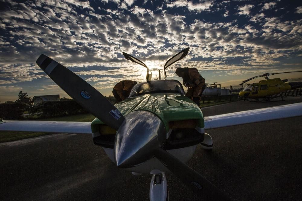 Manuel Díaz y su copiloto inician su vuelo desde la Morgal a Plymouth