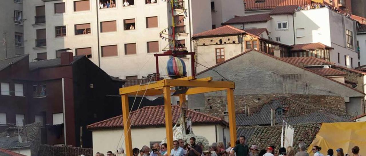 El puente de Cangas del Narcea es un lugar tembloroso y privilegiado para sentir la &quot;Descarga&quot;.