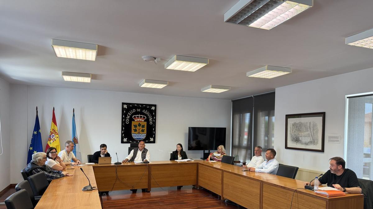 Un momento de la sesión de mayo del pleno de Abegondo