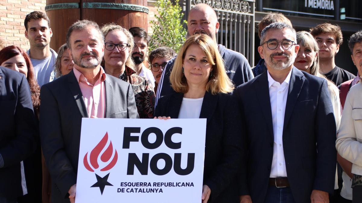Alfred Bosch, Helena Solà y Gabriel Fernàndez en la presentació de 'Foc Nou'.