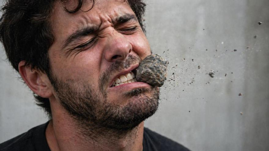 “Darse con un canto en los dientes”: cuando salir mal parado todavía es salir ganando