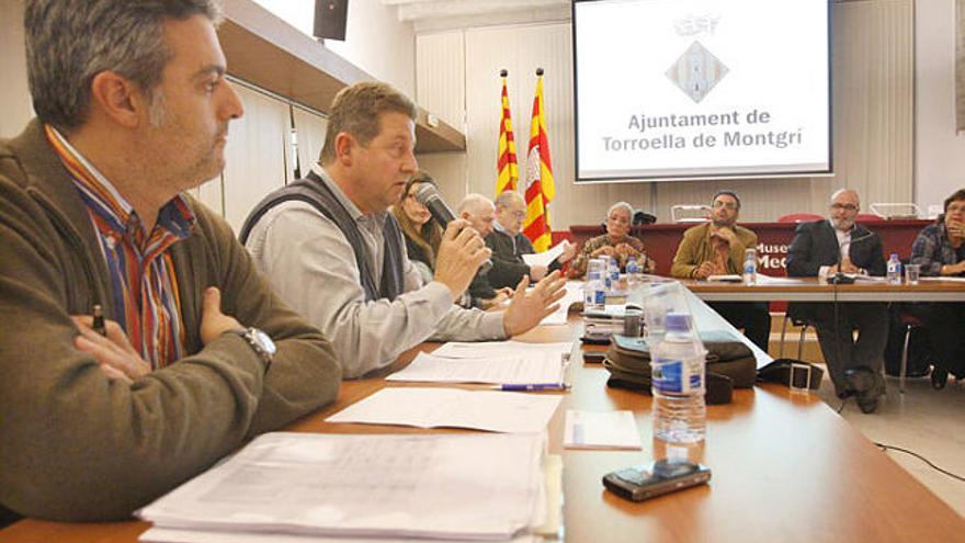 Genís Dalmau i Vila, de LEI, en primer terme, amb Rufí i Margall al fons.