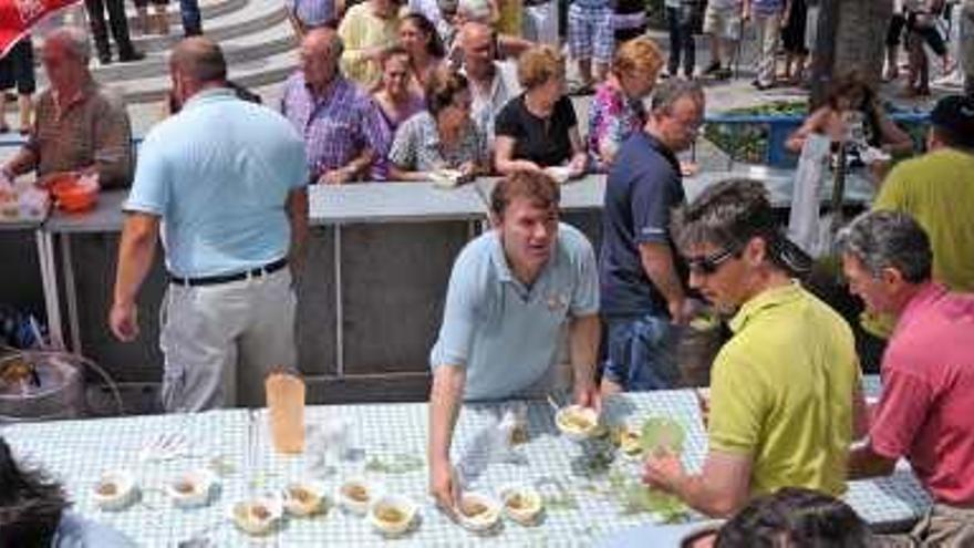 Caldo con pelotas para 1.500 personas