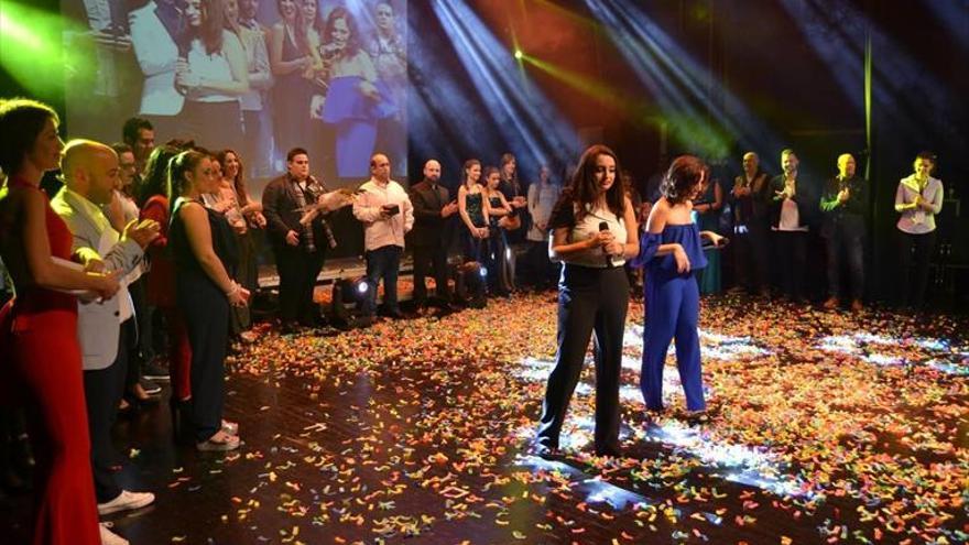 Patricia y Miriam Berbel, Micrófono de Oro del Festival de la Canción Extremeña