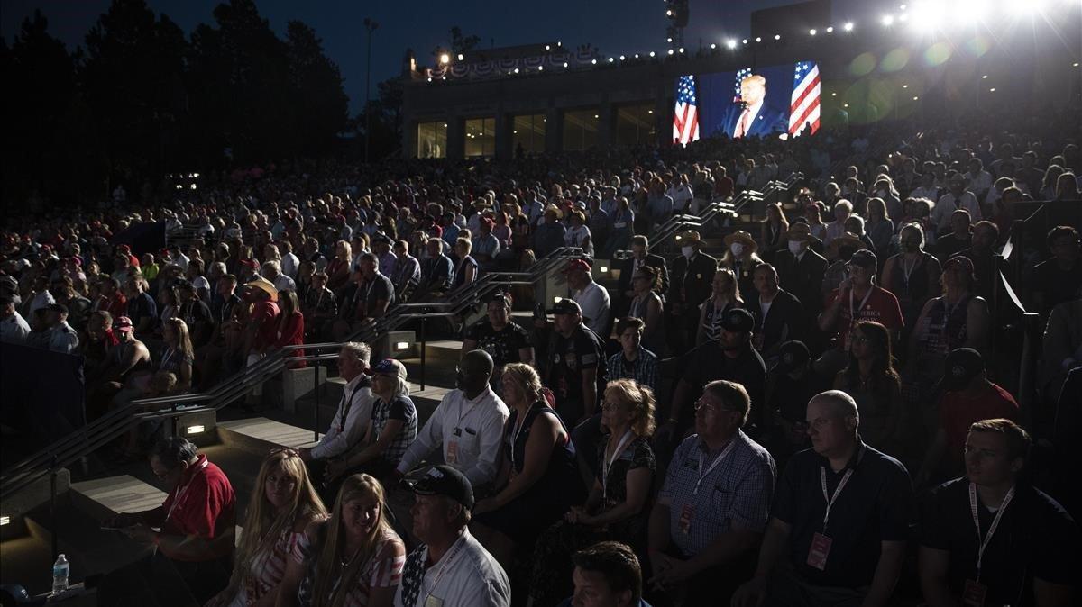 zentauroepp53986198 supporters watch as president donald trump speaks at mount r200704094016