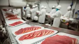 La industria cárnica lleva a los sindicatos ante la Audiencia Nacional por el bloqueo del convenio que se aplica en Galicia: “Incumplen su deber de negociar de buena fe”
