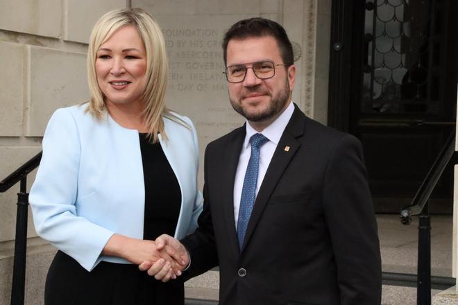 La primera ministra norirlandesa, Michelle ONeill, y el president Pere Aragonès.