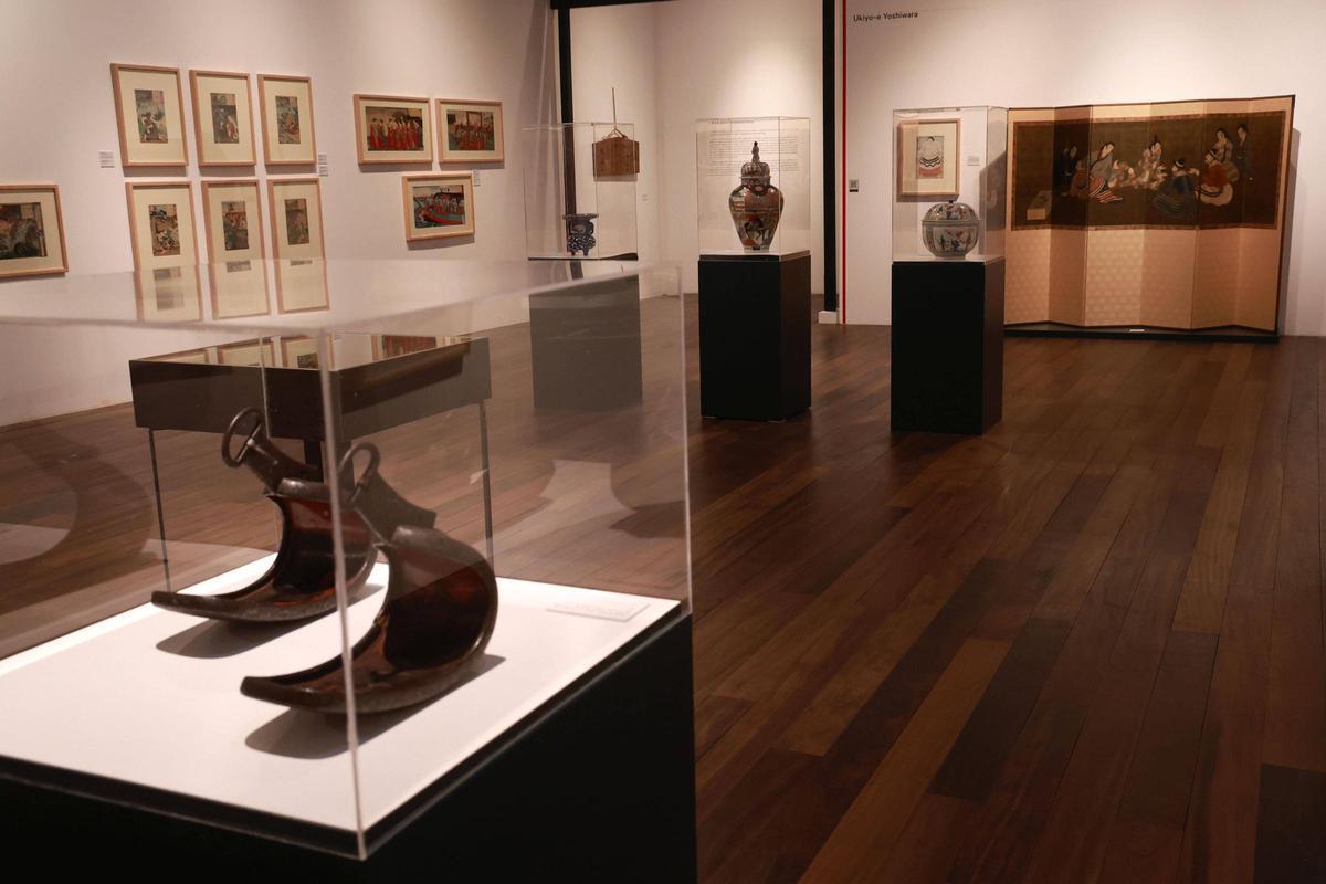 La exposición se completa con 18 objetos de la exclusiva colección de Pardo-Mitsunaha.