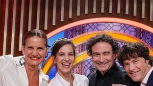 Laura Londoño, ganadora de Masterchef Celebrity 8 junto al jurado del programa