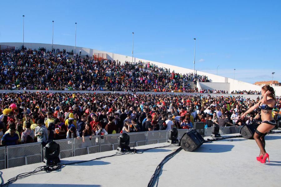 Miles de jóvenes en la fiesta del año