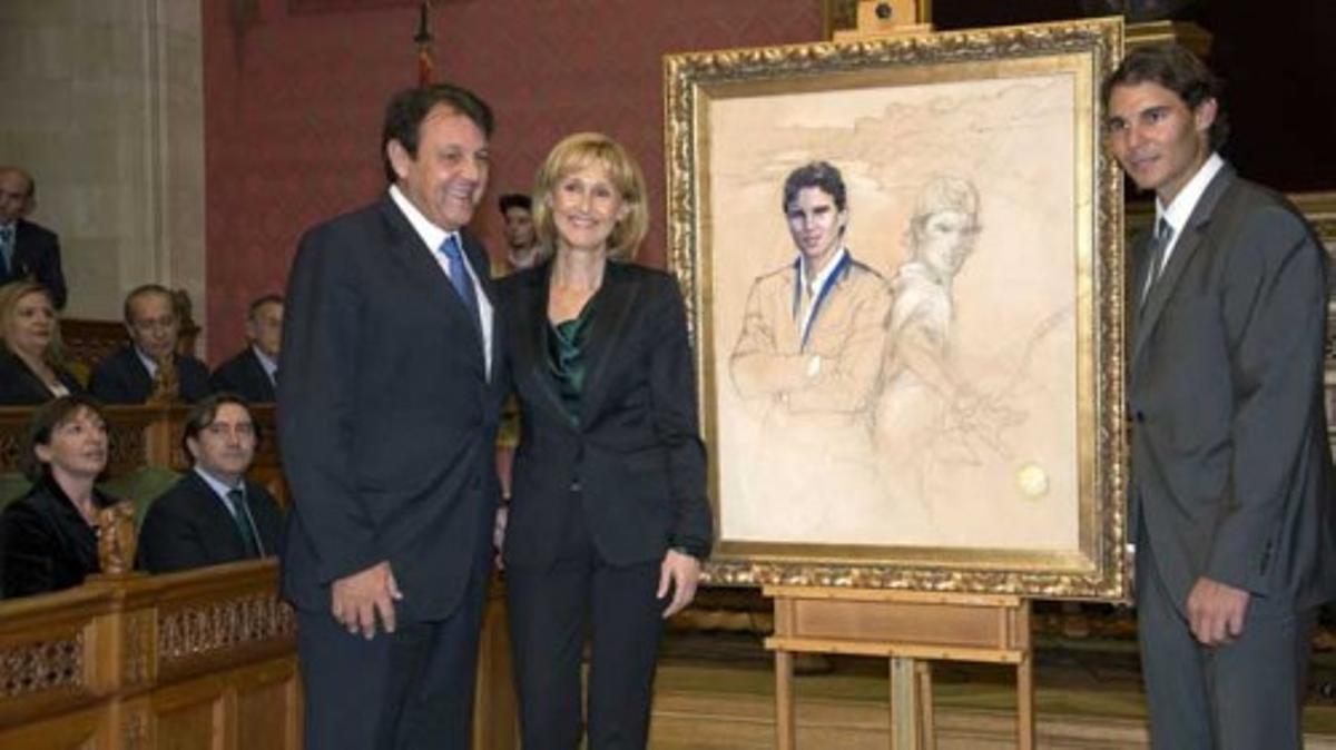 Rafa Nadal con sus padres cuando fue nombrado Hijo Predilecto de Mallorca