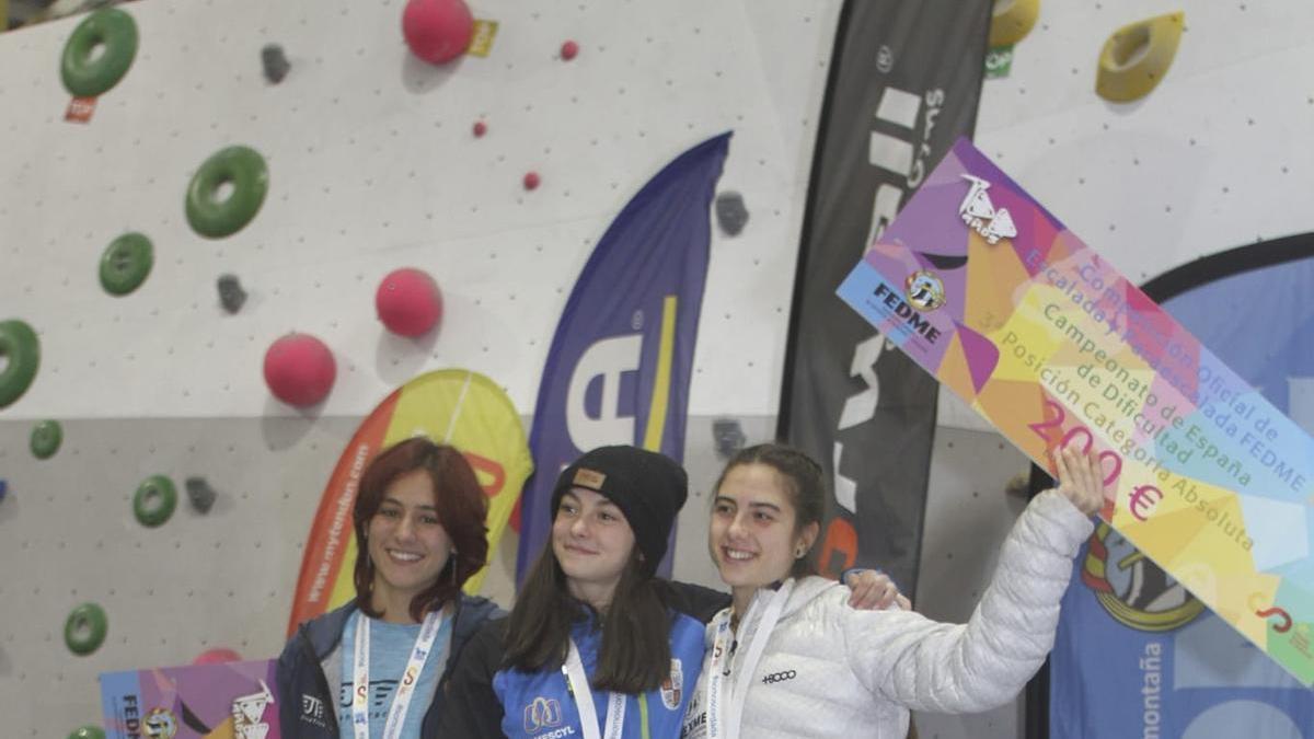 Lucía Sempere se hizo con la medalla de plata en el Campeonato de España de Escalada de Dificultad y Paraescalada 2022.