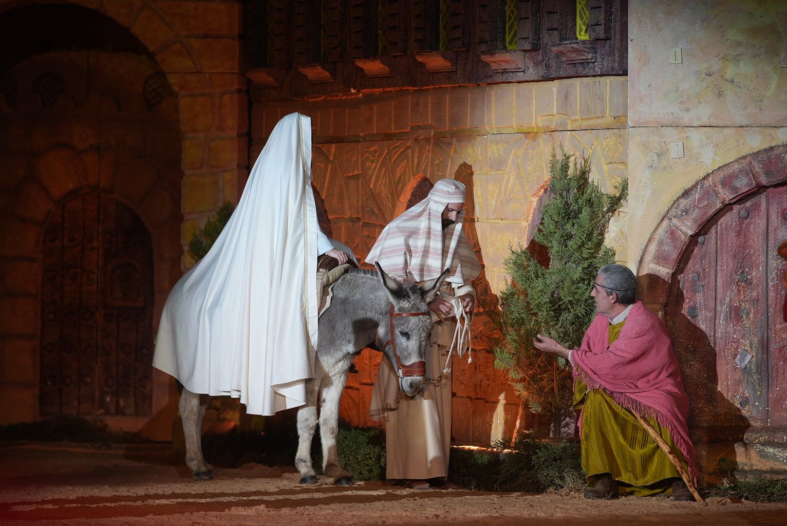 Los vecino de El Viso representan la adoración de los Reyes Magos