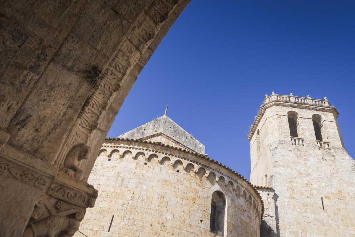 Campanario de la iglesia de Sant Vicenç en Besalú