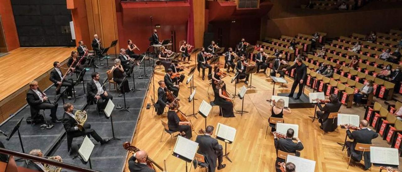Pinnock, Casadesus, Kremer y Buchbinder, en la nueva temporada de la Filarmónica de Gran Canaria