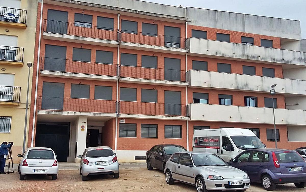 El edificio de la Font d’en Carròs donde la Generalitat ha ha comprado los 13 pisos. | LEVANTE-EMV