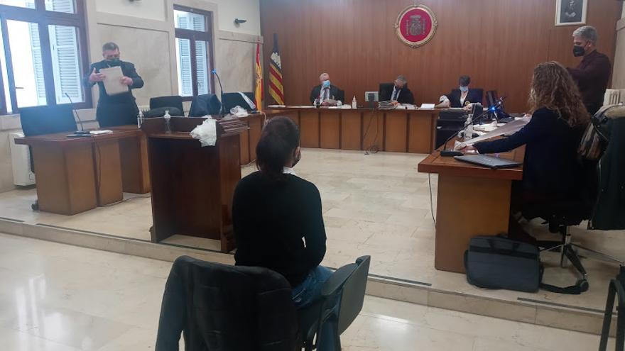 La acusada de dejar tuerto a su novio, en el juicio en la Audiencia