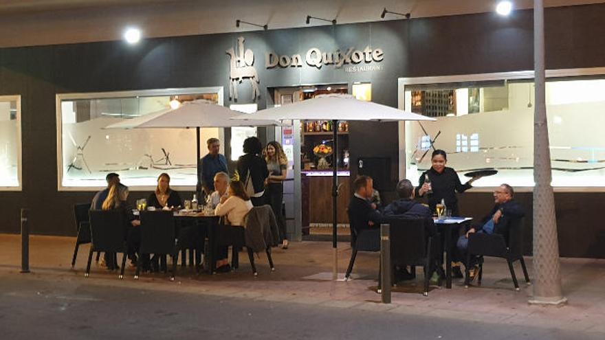 El restaurante Don Quixote inaugura su nueva terraza - La Provincia