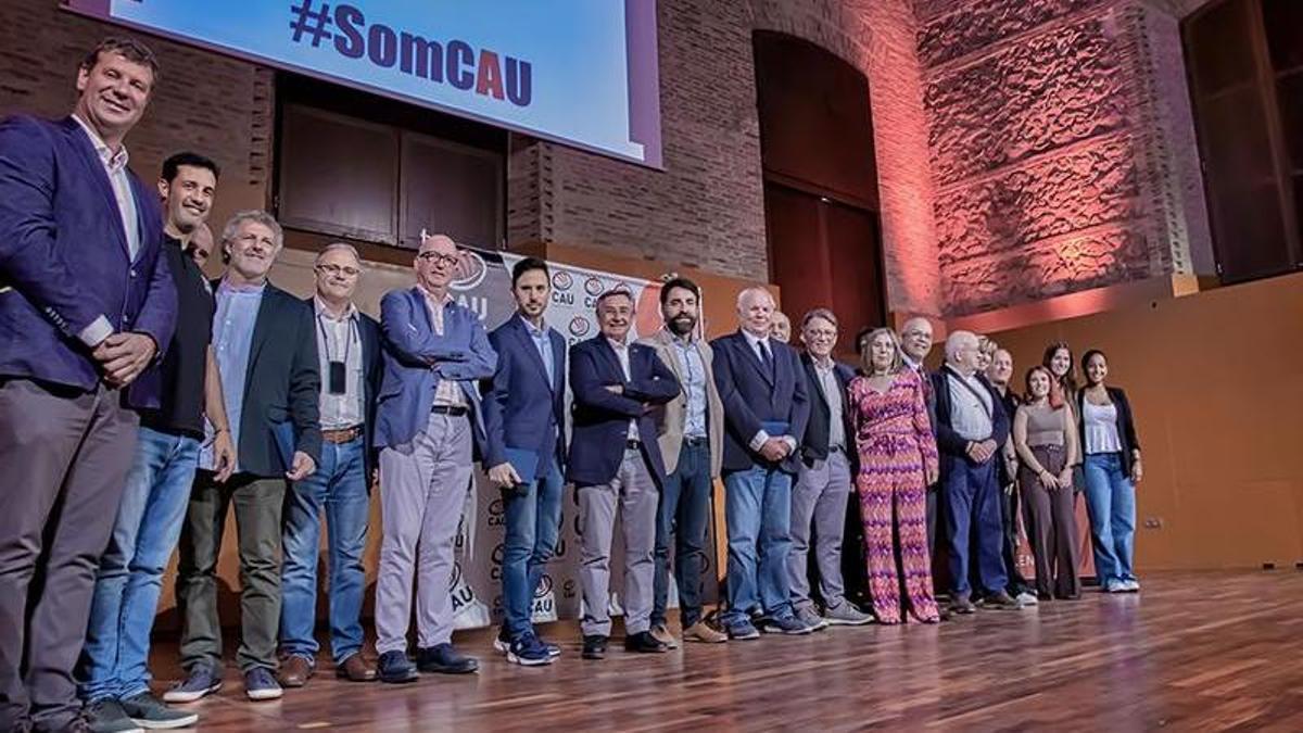 Foto de familia de la gala del 50 aniversario del CAU