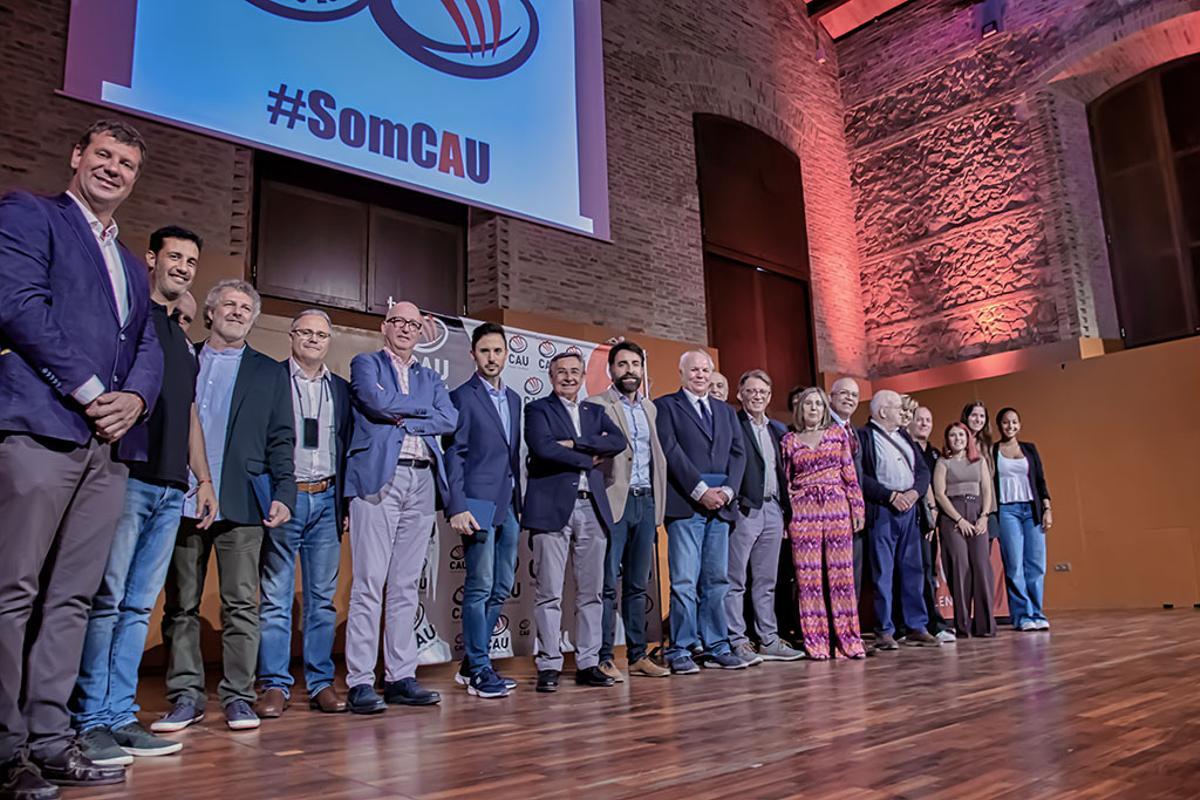 Foto de familia de la gala del 50 aniversario del CAU