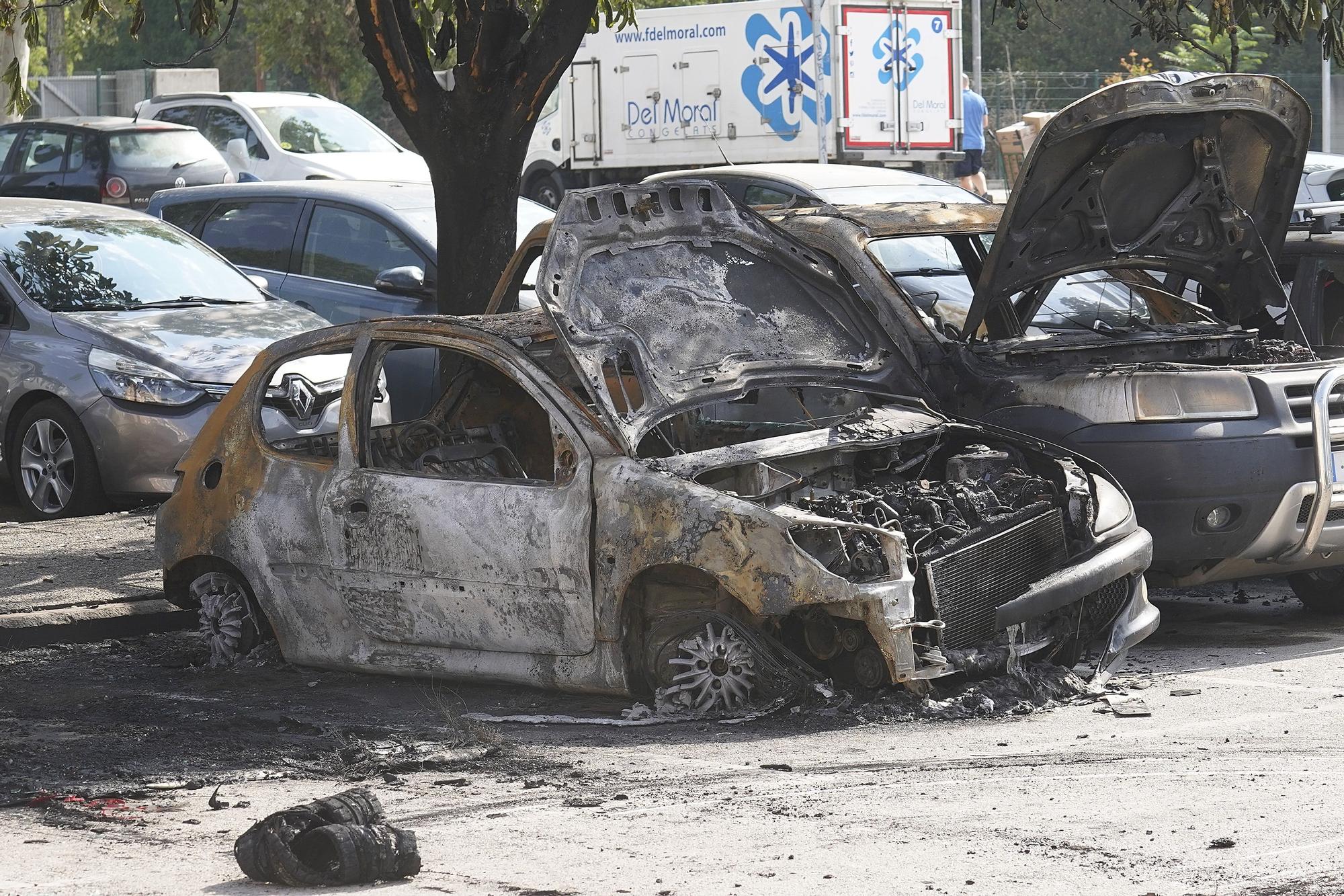 Incendi de vehicles al pàrquing del parc del Migdia