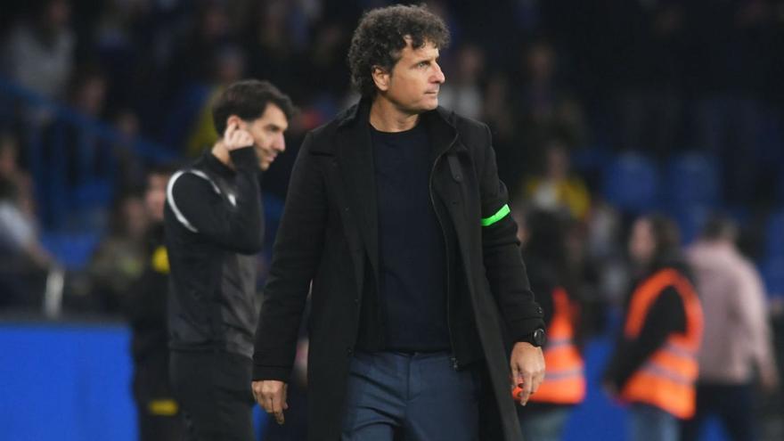 El entrenador deportivista, Imanol Idiakez, durante el partido. |  // CARLOS PARDELLAS