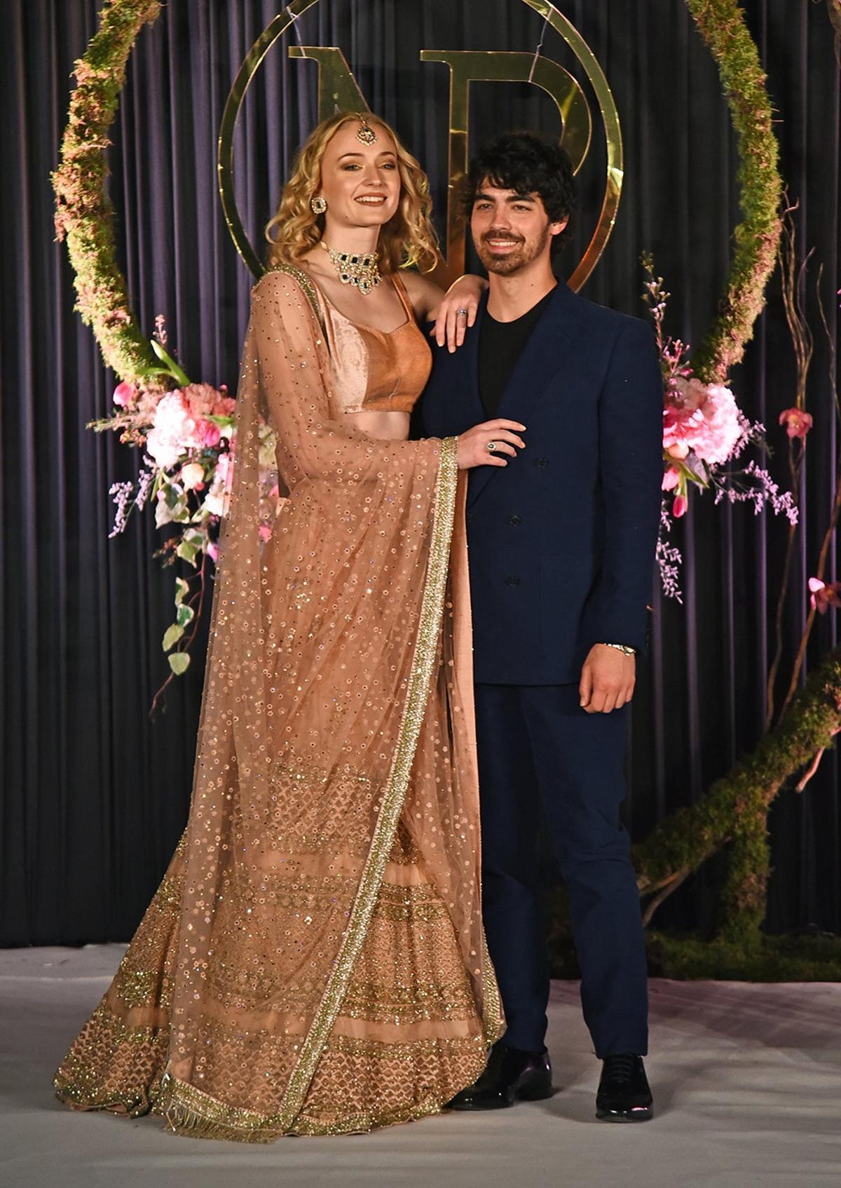 Sophie Turner y Joe Jonas, con sonrisas de oreja a oreja Sophie Turner y Joe Jonas, con sonrisas de oreja a oreja