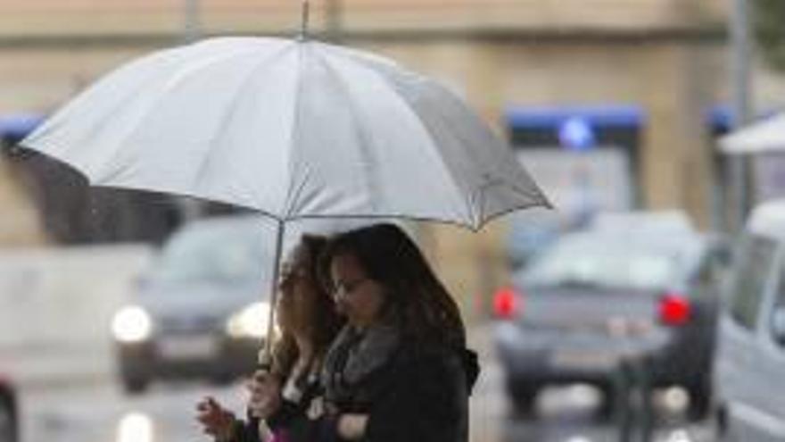 La lluvia cayó con fuerza en Castelló, sobre todo por la mañana.