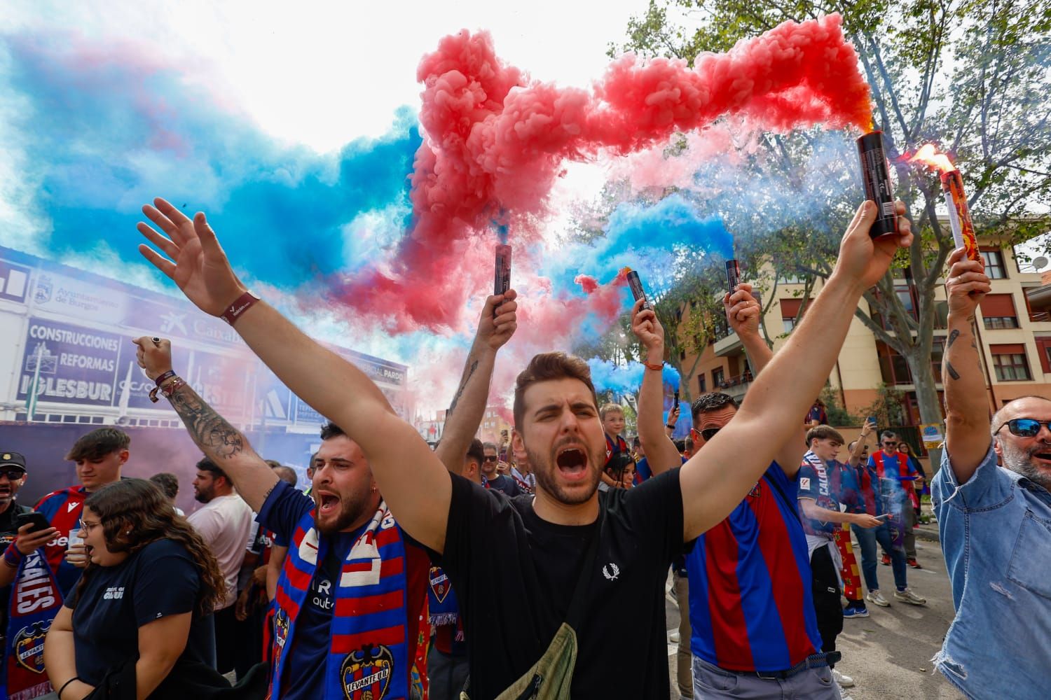 Explosión granota en la llegada del Levante UD a El Plantío
