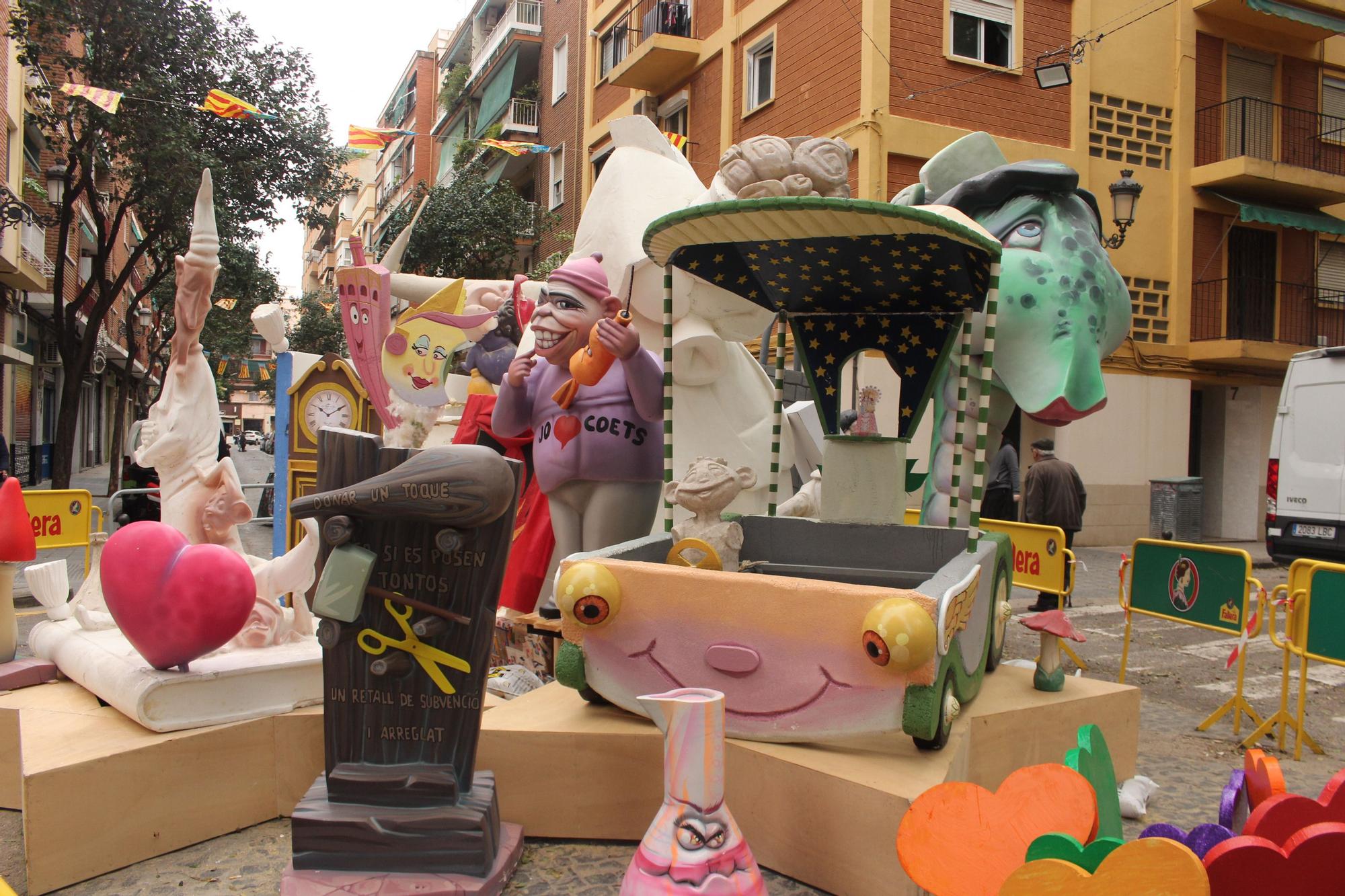 Desolación y solidaridad en la falla Manuel Candela-Av. Puerto