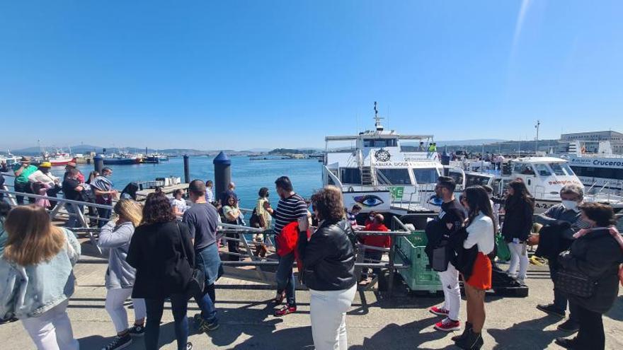 12.000 viajeros en barco durante el &quot;santo puente&quot;