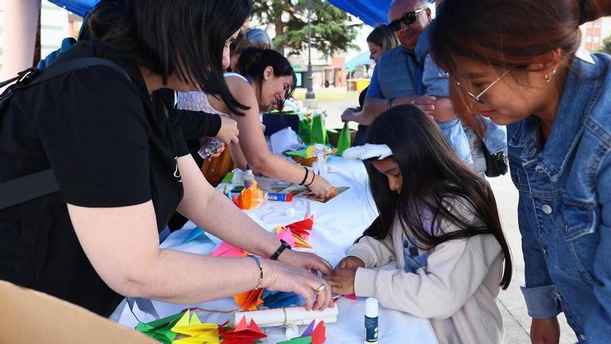 Pintacaras, música o talleres de artesanía: estas son las alternativas de ocio veraniegas del mercadillo de La Corredoria