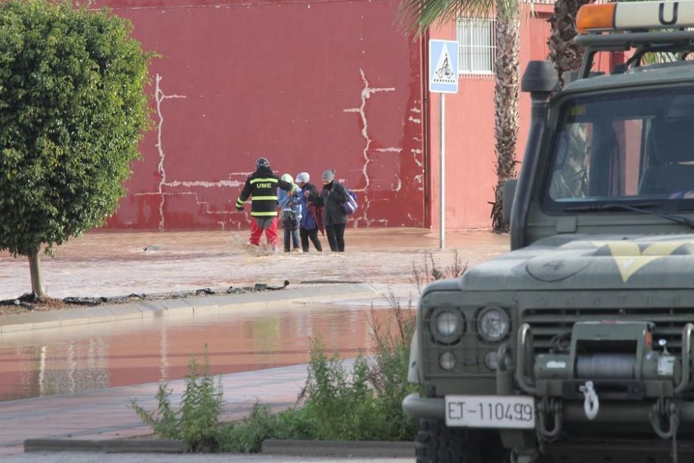 La UME monta su base en Los Alcázares para ayudar